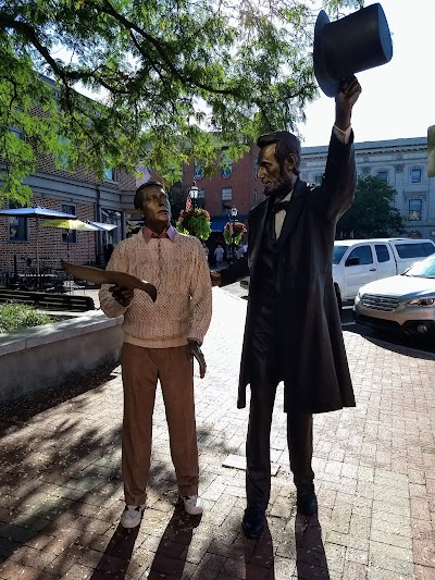 Lincoln Statue Pointing To Willis House