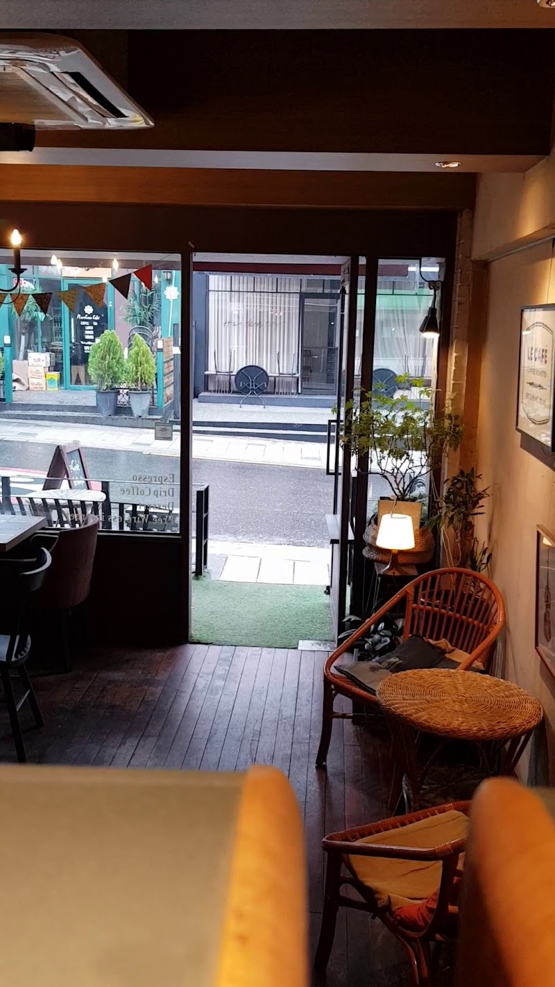 Le Cafe — photo 20