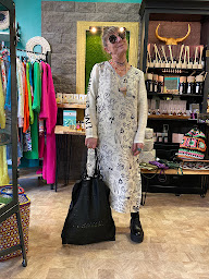 Photo n°2 de FRISELIS&CO - Coiffure & Conceptstore à Arras (Service de détatouage)