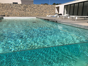 Photo n°15 de Azur Composites Piscines à Milhaud (Société de construction de piscine)