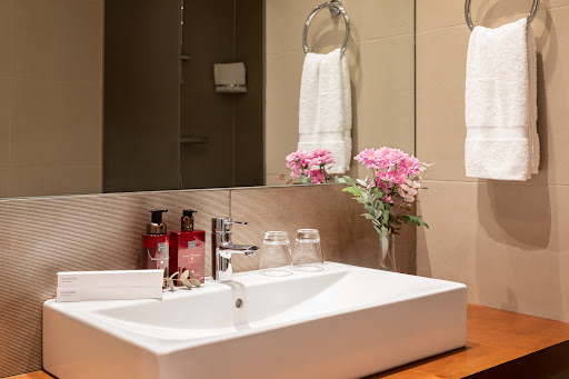 Duquesa Suites Landmark Hotel by Duquessa Hotel Collection - Thumbnail