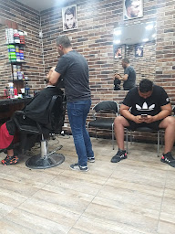 Photo n°10 de Salon Coiffeur Homme/Femme 《Mixte》 à Aubervilliers (Salon de coiffure)