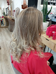 Photo n°25 de Harmonie et style à Caen (Salon de coiffure)