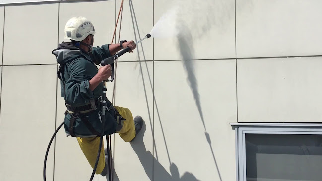 Reviews of Spray and Wash - Auckland House & Building Washing in Auckland - House cleaning service