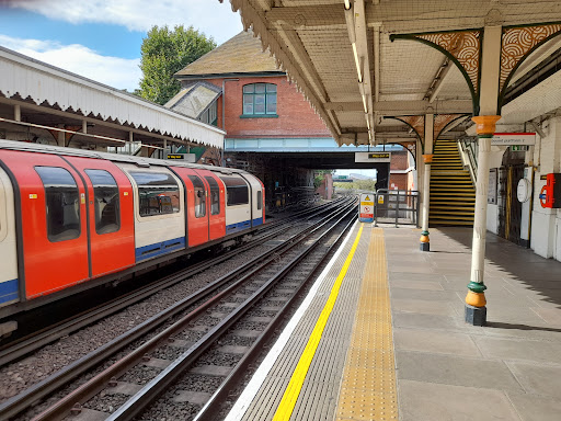 Leyton - Visual