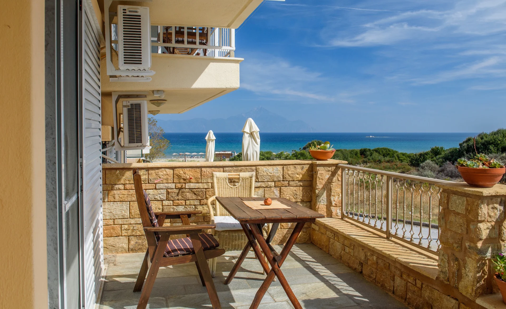 ERIFILI AT SARTI BEACH Apartments & Studios