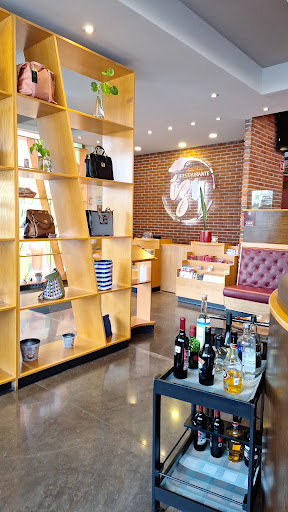 IZY restaurant - Thumbnail