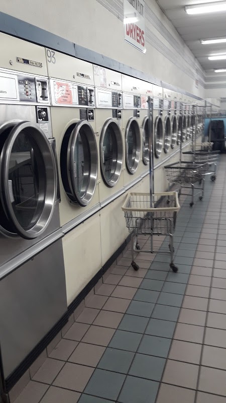 Yo-Yo Coin Laundromat & Drop Off storefront and entrance in Chicago