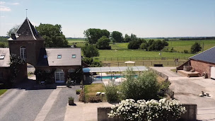 Photo n°2 de Ferme de Ribeaufontaine: Gîte et Chambre d'hôtes avec piscine dans l'Aisne en Picardie, à la campagne, Hauts-de-France à Dorengt (Piscine)