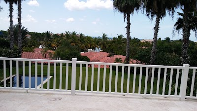 Photos of Centro De U&ntilde;as La Rubia