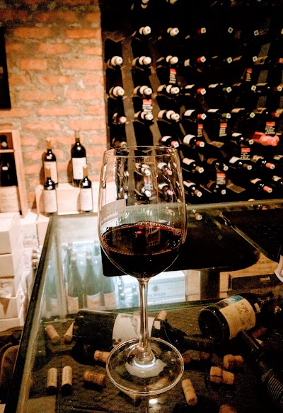 Photos of ឌឹ វែរហោស (The Warehouse Wine Merchants)