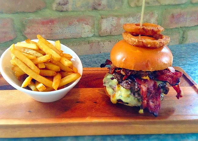 The Boat Club & Tomahawk Steakhouse - Pub