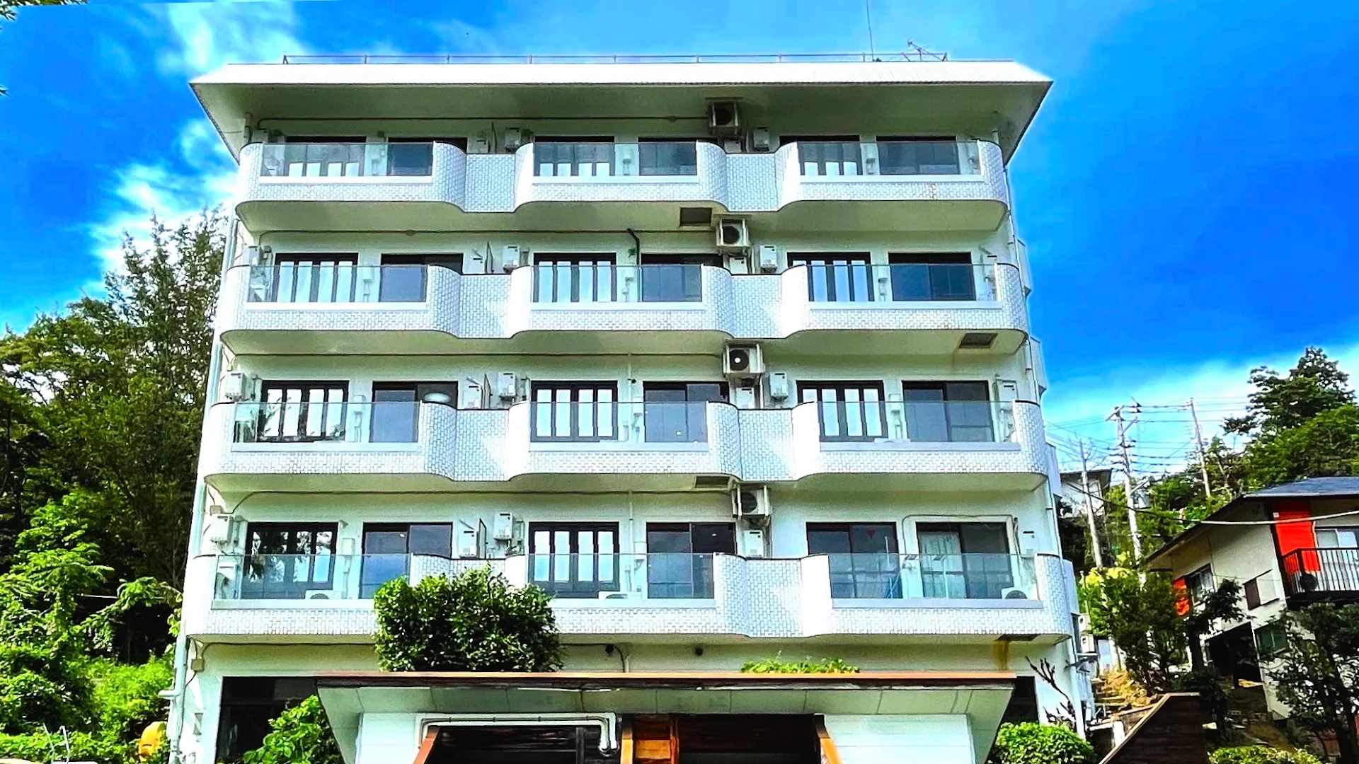 Garland Court Usami