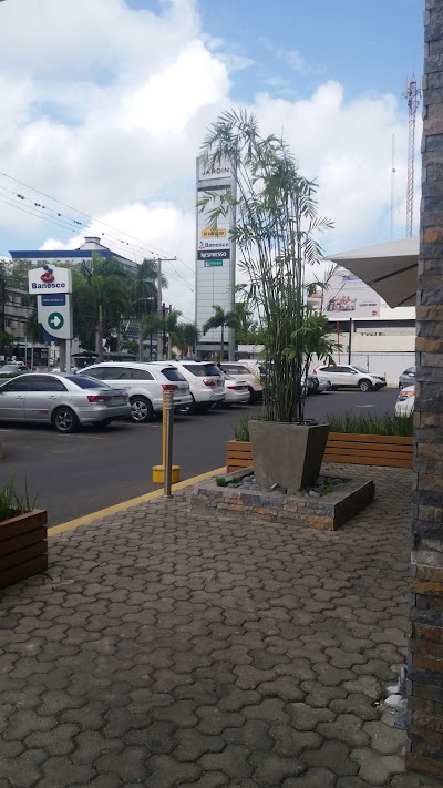 Photos of Jard&iacute;n Plaza