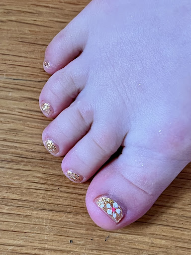 Deluxe Nails - Visual