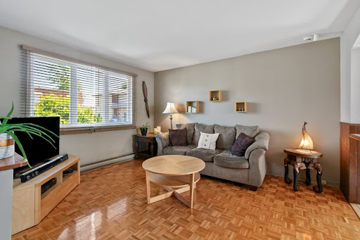 Isabel Latulippe courtier immobilier résidentiel et commercial Longueuil RE/MAX PRIVILEGE INC - Thumbnail