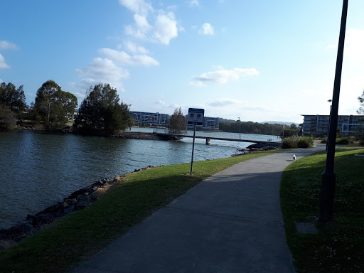 Varsity Pde at Lakefront Crescent - Thumbnail