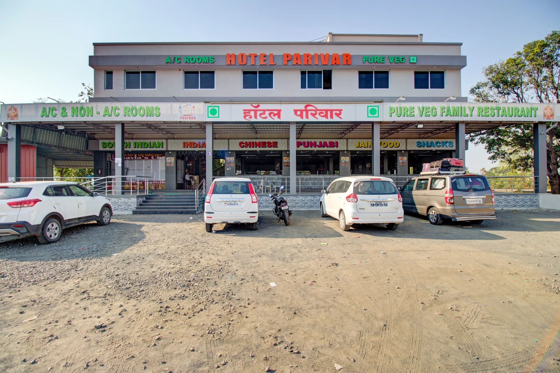 OYO 77165 Hotel Parivar