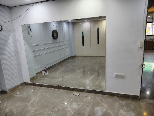 We have successfully installed high-quality wall mirrors for a dance and practice area. These lar… post image