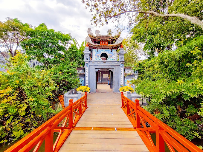 Ngoc Son Temple 