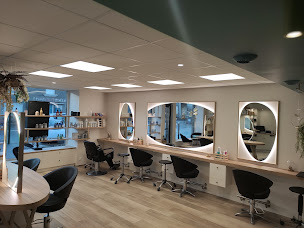Photo n°30 de HL creation à Combourg (Salon de coiffure)
