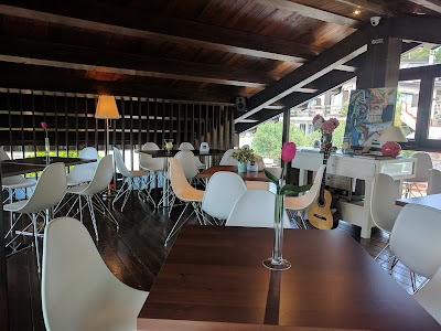 Wood Lounge Bar