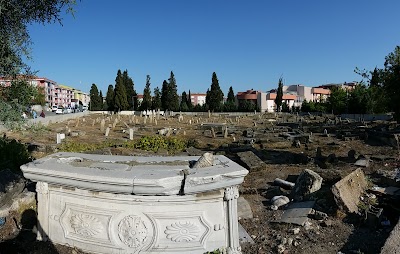 Tarihi Mezarlık