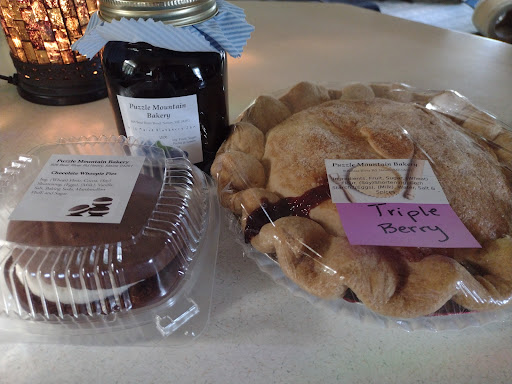 Puzzle Mountain Bakery Pie Stand