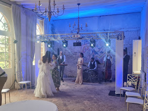 Photo n°15 de TN14 Sonorisation - Location sono et lumières à Caen à Ifs (Service de location de tentes)