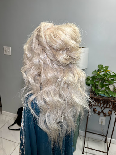 Mandy Does Updos - Visual