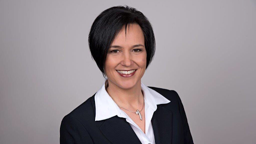 Danjela Kienzle, Selbstständige Finanzberaterin für die Deutsche Bank
