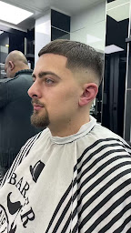 Photo n°7 de Royal Coiffure à Paris (Salon de coiffure)