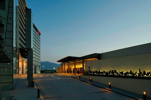 Hong Kong SkyCity Marriott Hotel by null