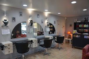 Photo n°5 de M.C.V. Coiffure à Saint-Herblain (Salon de coiffure)