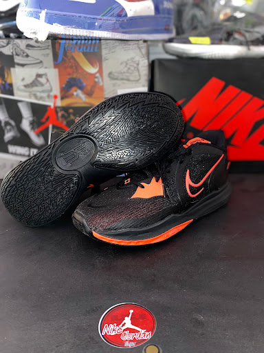 Nike and Jordan Tlapa - Thumbnail