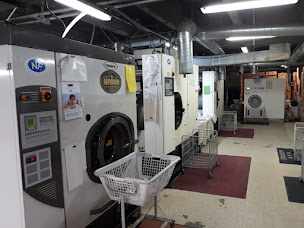 Photo n°20 de SIMONE TEINTURERIE DE LUXE à Paris (Blanchisserie)