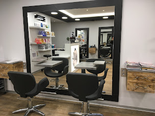 Photo n°18 de Adel'In Coiffure à Ahuy (Magasin de produits de beauté)