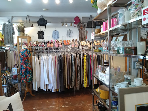 Lolo's Consignment - Visual
