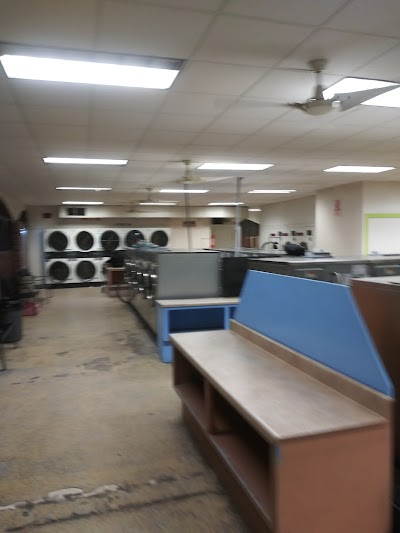 Breezewood Plaza Laundry