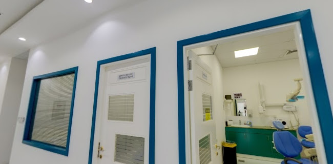 Dr. Thomas Dental Implant Clinic - Dentist