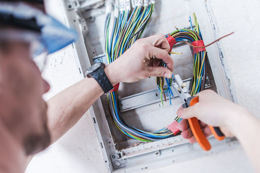 Luke The Electrician - Thumbnail
