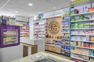 Photo n°2 de Pharmacie Centrale Anton&Willem - Herboristerie à Thonon-les-Bains (Magasin de vitamines et compléments alimentaires)