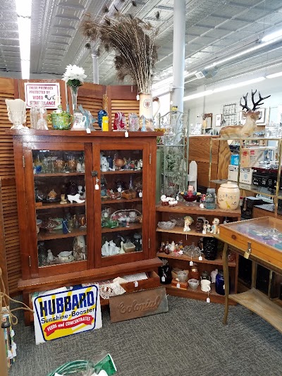 Antiques & Uniques