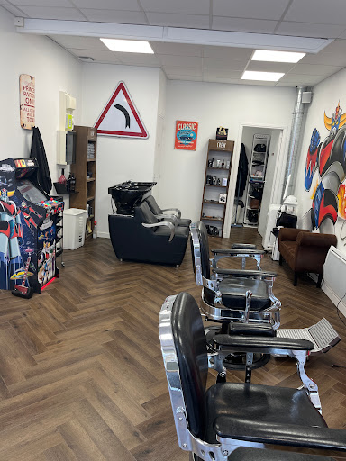 Coiffeur chez Max VIRE - Thumbnail