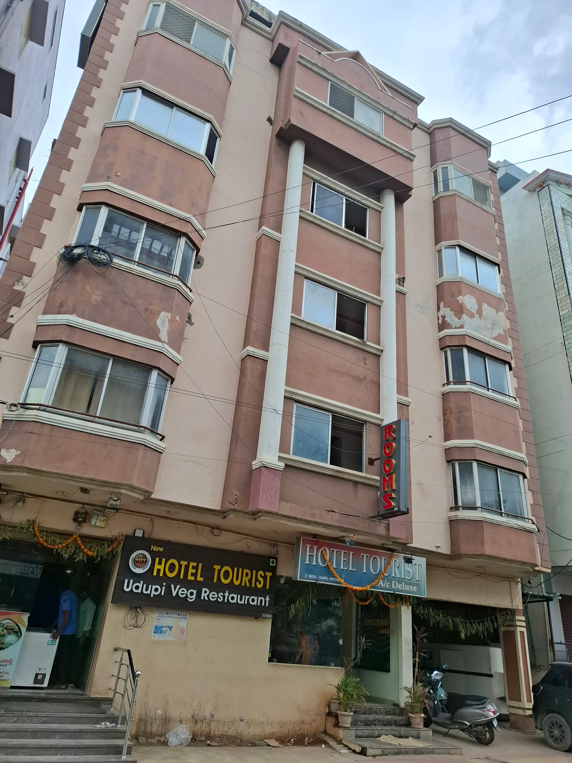 Hotel Tourist Deluxe Lodge