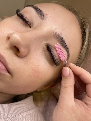 Seventeen Lashes and Brows - Thumbnail