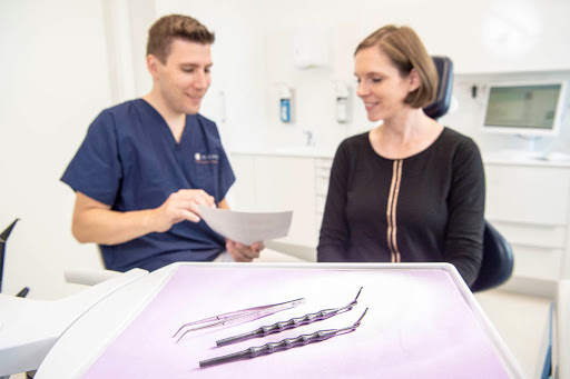 Dr. Christian Schmidt, Zahnarzt und Oralchirurg - Thumbnail