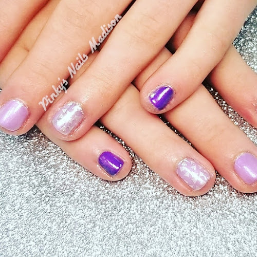 Pinkys Nails interior view