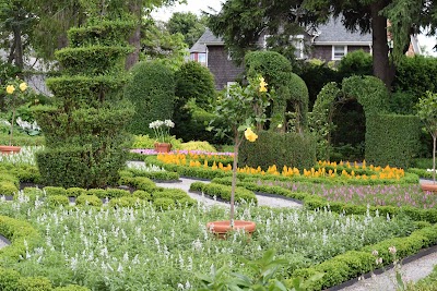 Green Animals Topiary Gardens