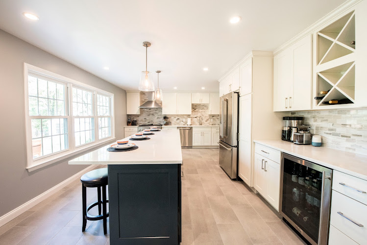 Kitchens and Baths Grande Decor